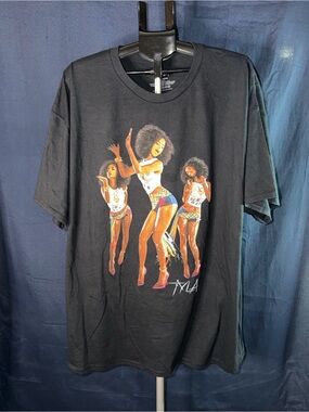 Tyla Graphic Tee – XXXL – Black